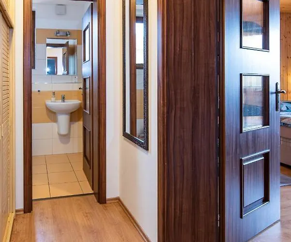 Rum i privatbostad Pri Zvonici, Dlha 149 *