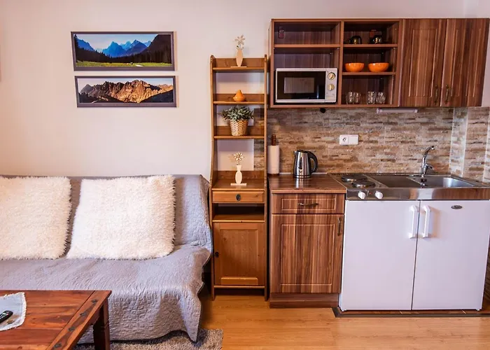 Rum i privatbostad Pri Zvonici, Dlha 149 *